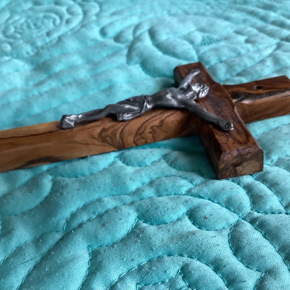SMALL OLIVE WOOD & METAL CRUCIFIX - Picture 3 of 6
